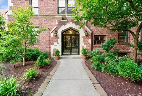 68-12 Burns St #B2, New York, NY 11375