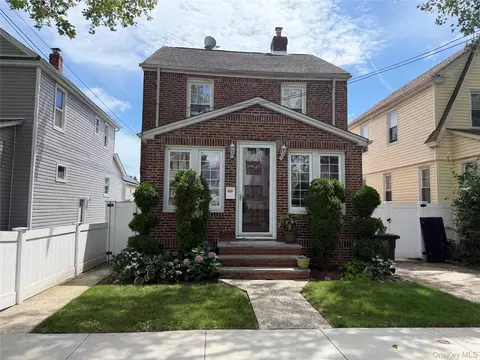 19430 111th Rd, New York, NY 11412