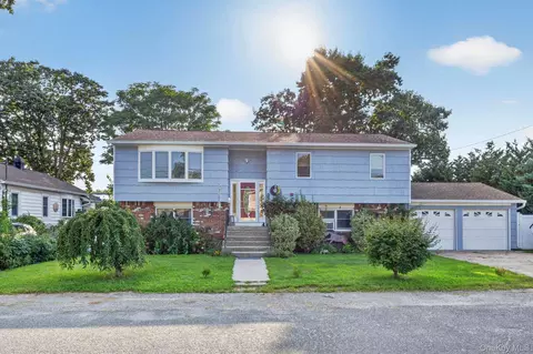 6 17th St, Bayville, NY 11709
