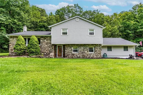 40 Bloomer Rd, Union Vale, NY 12540