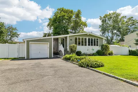 46 Beecher Ave, East Islip, NY 11730