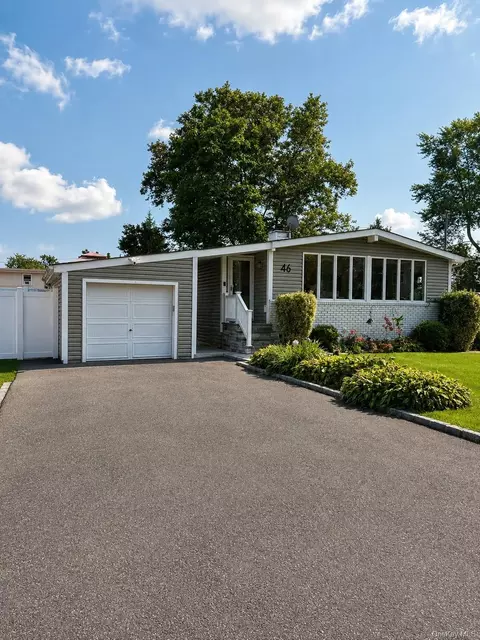 46 Beecher Ave, East Islip, NY 11730