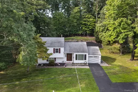7 Windmill Ln, Clarkstown, NY 10956