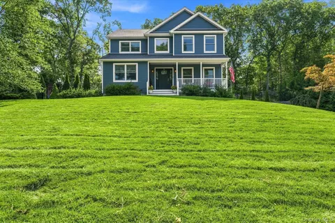 169 Overhill Rd, Wading River, NY 11792