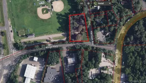 33 Kings Hwy, Islip, NY 11788