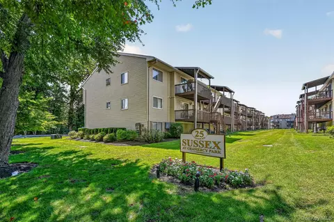 25 College Ave #102, Clarkstown, NY 10954