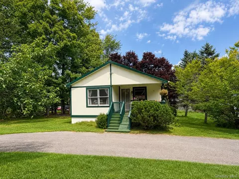 46 Timber Hill Ln, South Fallsburg, NY 12779