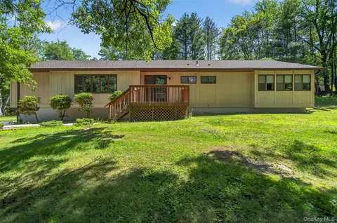 351 Ski Run Rd, Mamakating, NY 12721