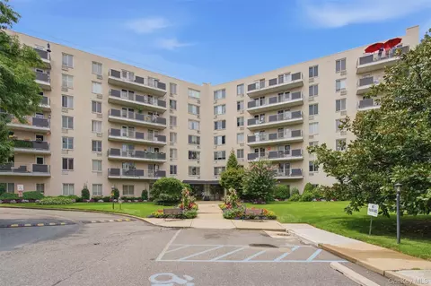 135 Post Ave #2J, North Hempstead, NY 11590