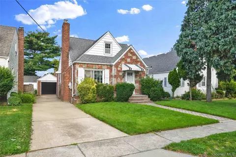 35 Mayfair Ave, West Hempstead, NY 11552