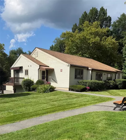 43 Jefferson Oval #A, Yorktown, NY 10598