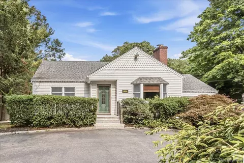 1091 Westminster Ave, Dix Hills, NY 11746