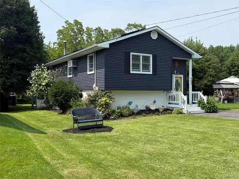607 Heard Ave, Maybrook, NY 12543