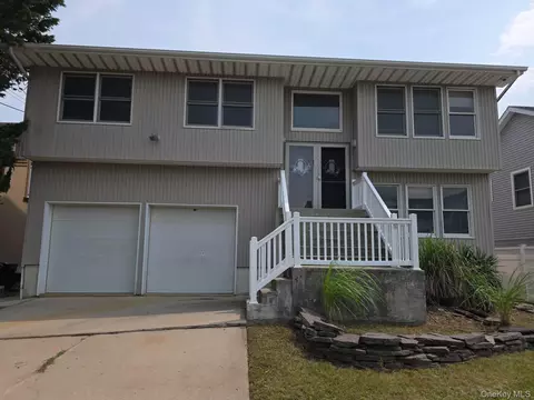 2871 Shore Rd, Seaford, NY 11783