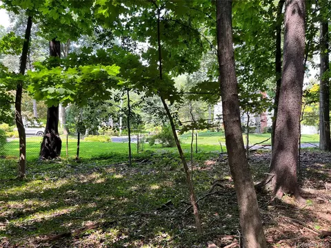 Forest Avenue, New Rochelle, NY 10801