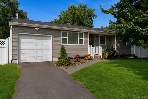 52 Larry Rd S, Selden, NY 11784
