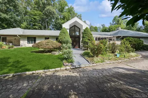 1 Engineers Rd, North Hempstead, NY 11576