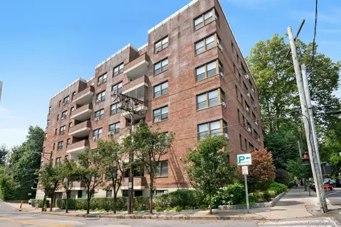 180 E Hartsdale Ave #1F, Greenburgh, NY 10530