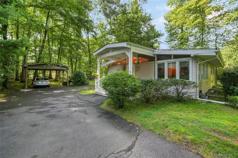 29 Fay Rd, Clarkstown, NY 10956