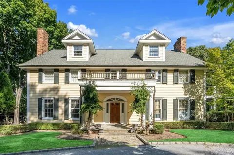140 Cove Neck Rd, Oyster Bay, NY 11771