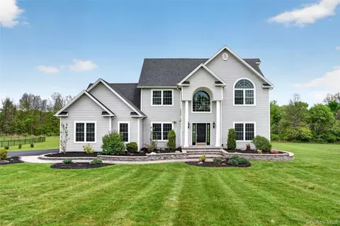 55 Noelle Dr, Walden, NY 12586