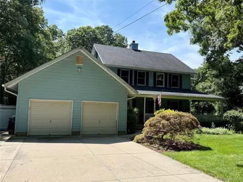 116 Head Of The Neck Rd, Manorville, NY 11949
