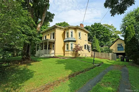 16 Elm St, Newburgh, NY 12550