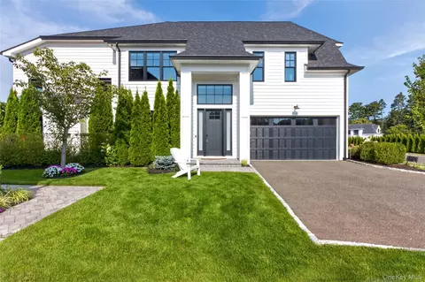 78 Three Ponds Ln E, Woodbury, NY 11797