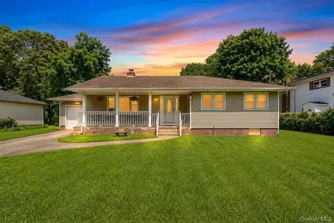 617 Granny, Brookhaven, NY 11795