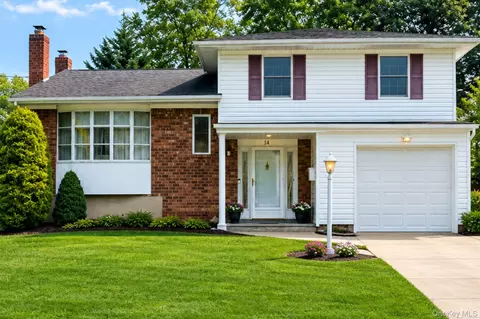 14 Poppy Dr, Massapequa Park, NY 11762