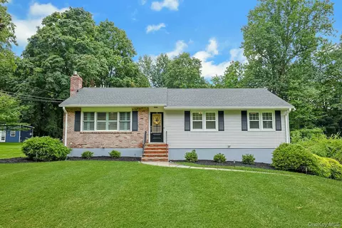 5 Prides Xing, Clarkstown, NY 10956