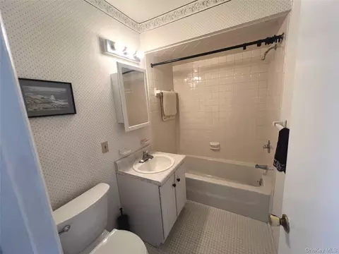 Bath - 401 Commons Way #D, Fishkill, NY 12524 photo 1 of 2