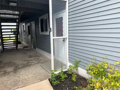 Exterior - 401 Commons Way #D, Fishkill, NY 12524 photo 2 of 4