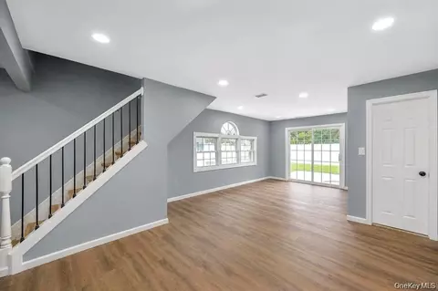 Living - 779 Peconic Ave, Babylon, NY 11704 photo 6 of 8