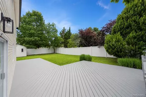 Exterior - 779 Peconic Ave, Babylon, NY 11704 photo 6 of 8
