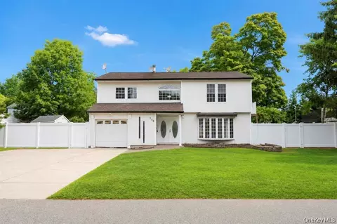 779 Peconic Ave, Babylon, NY 11704