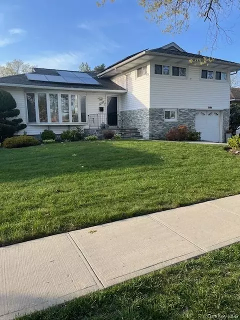 1237 Walnut St, Uniondale, NY 11553