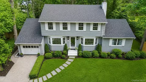 275 Pinewood Rd, Cutchogue, NY 11935