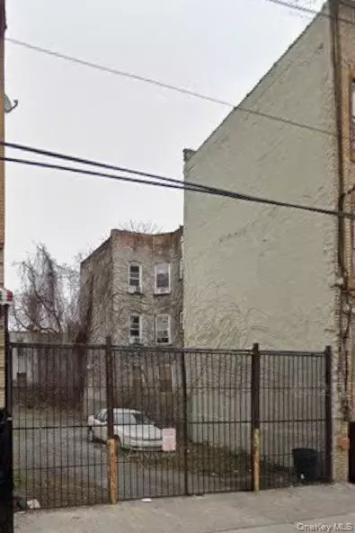 653 Warwick St, New York, NY 11207