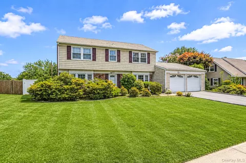 67 Lakeside Ave, Lake Grove, NY 11755
