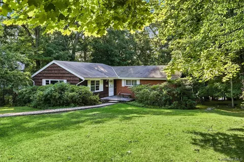7 Overhill Rd, New Rochelle, NY 10804