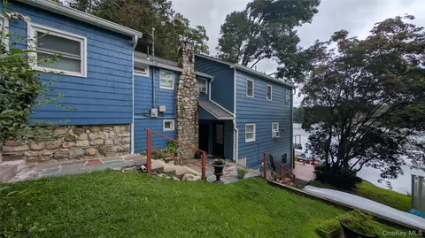 297 Lake Dr, Lake Peekskill, NY 10537
