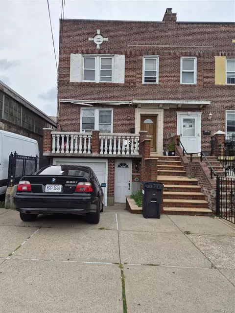 4607 28th Ave, New York, NY 11103