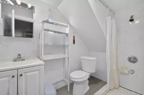 Bath - 54-23 153 St, Flushing, NY 11355 photo 4 of 5