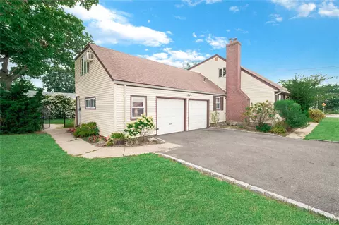 280 S Bayview Ave, Amityville, NY 11701
