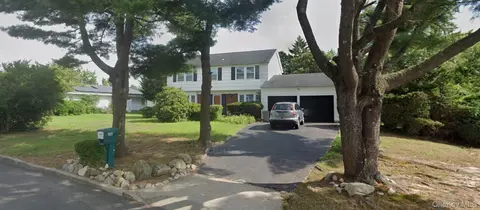 30 Segatogue Ln, Centereach, NY 11720