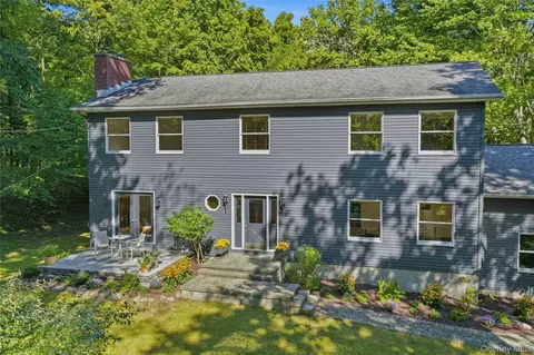 2 Durmo Rd, New Paltz, NY 12561