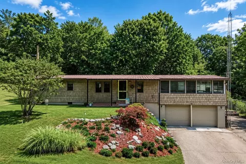 80 Lake Shr, Copake, NY 12516