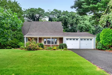 51 Hastings Dr, Stony Brook, NY 11790