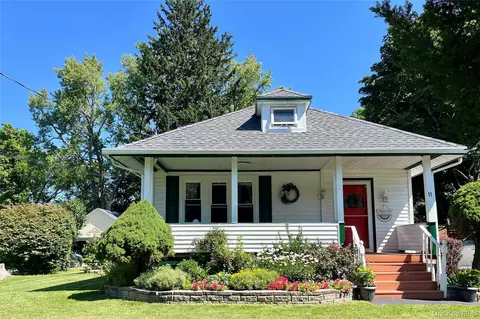 11 Rose Pl, Central Valley, NY 10917